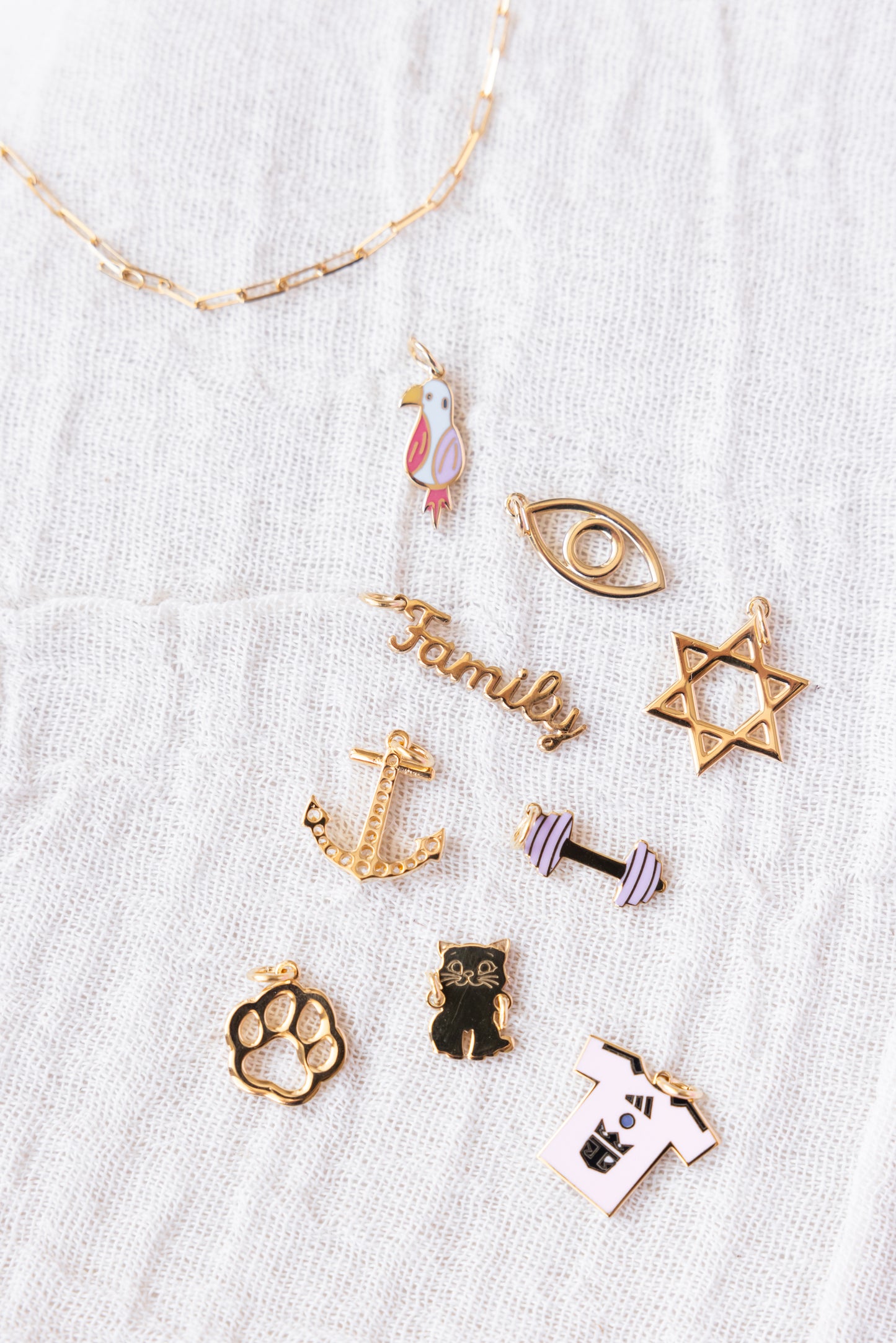 CUSTOMIZABLE CHAIN! ( pick yours and add your favorite charms!)