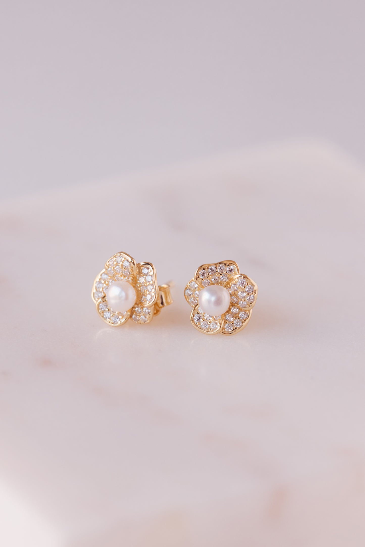 SMALL PEARL FLOWER CZ EARRING