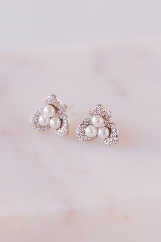 TRIPLE PEARL FLOWER SILVER EARRING