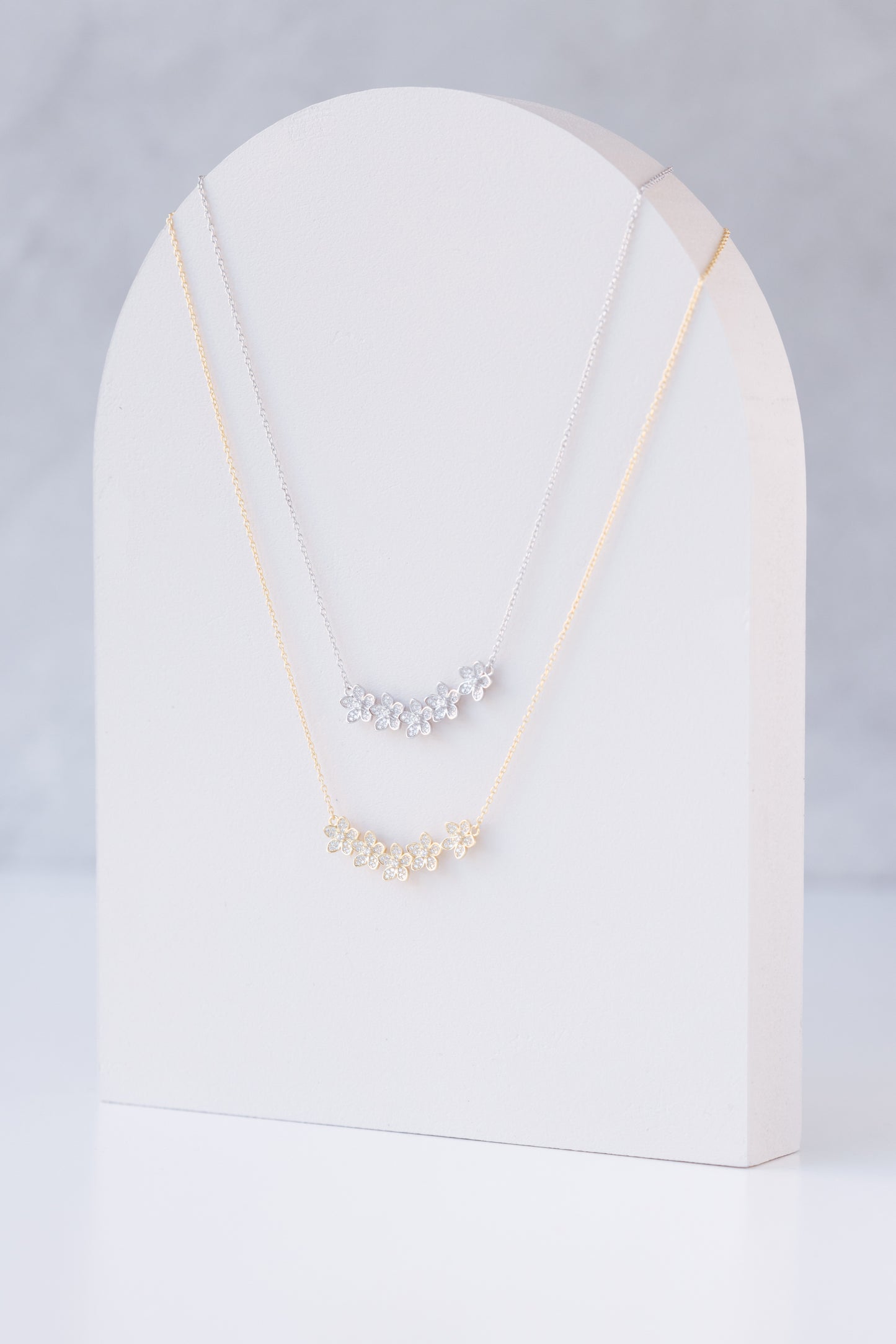 PRETTY FLOWER NECKLACE