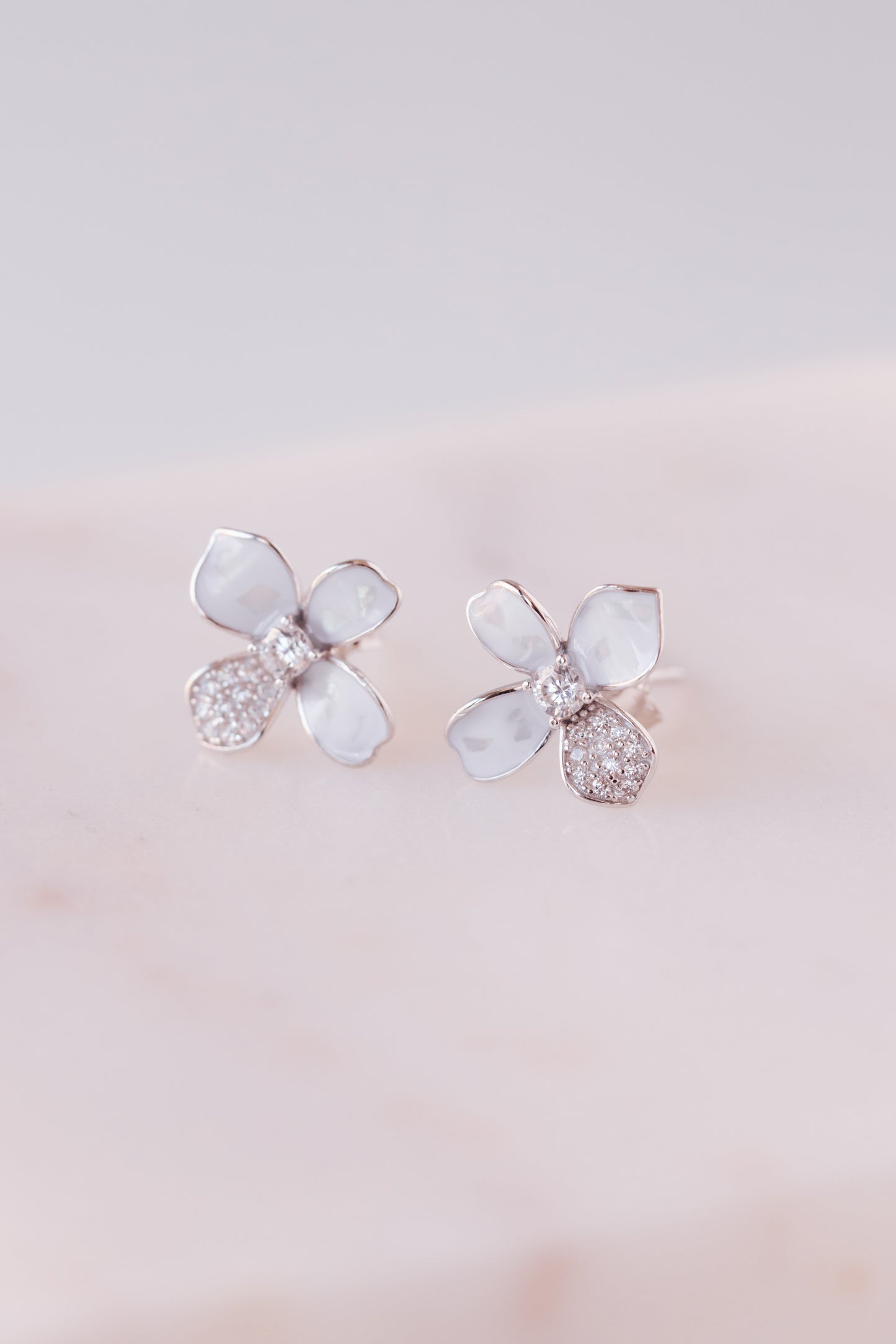MOTHER OF PEARL SILVER EARRING
