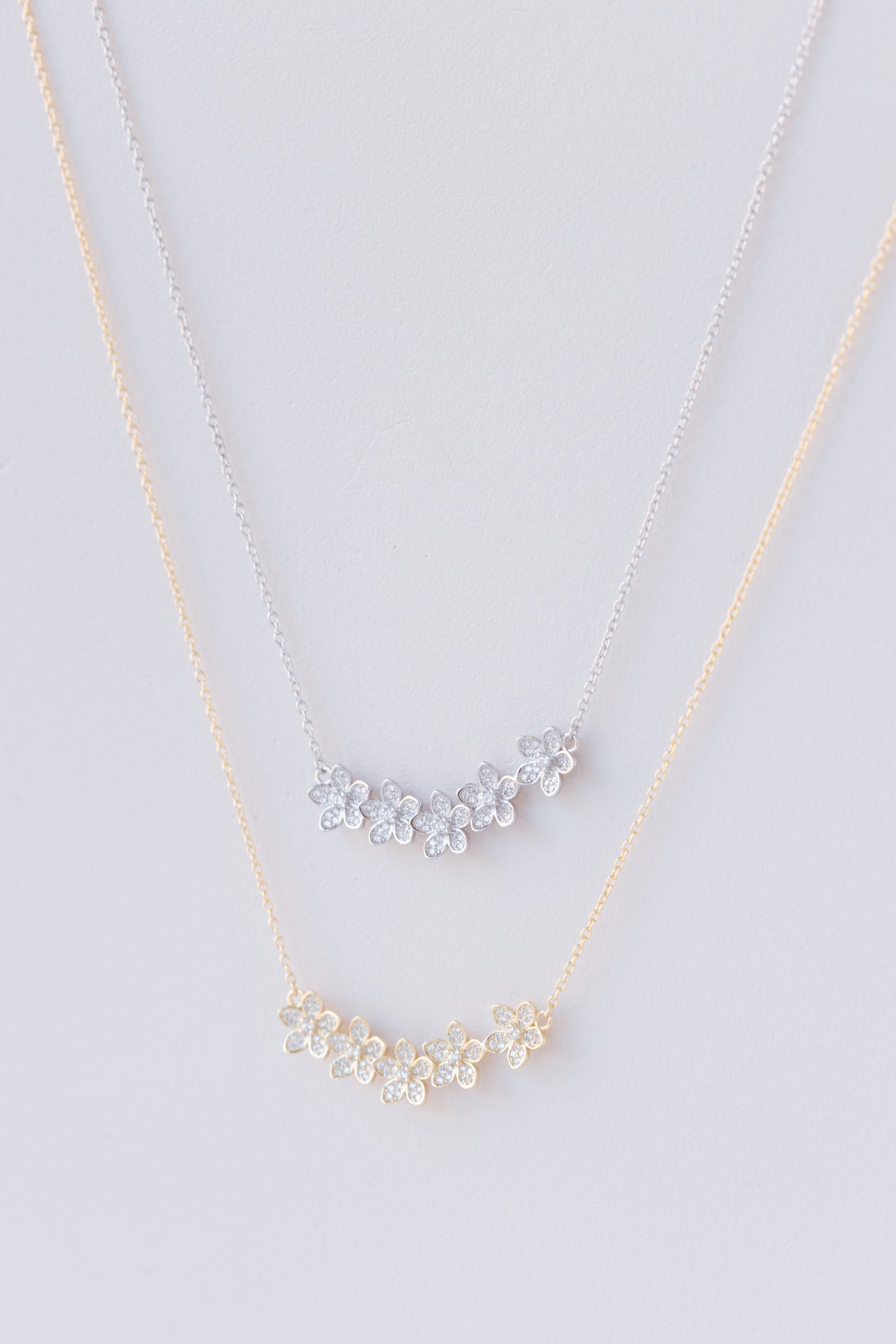 PRETTY FLOWER NECKLACE