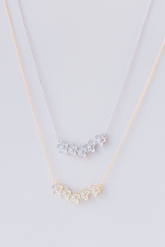 PRETTY FLOWER NECKLACE