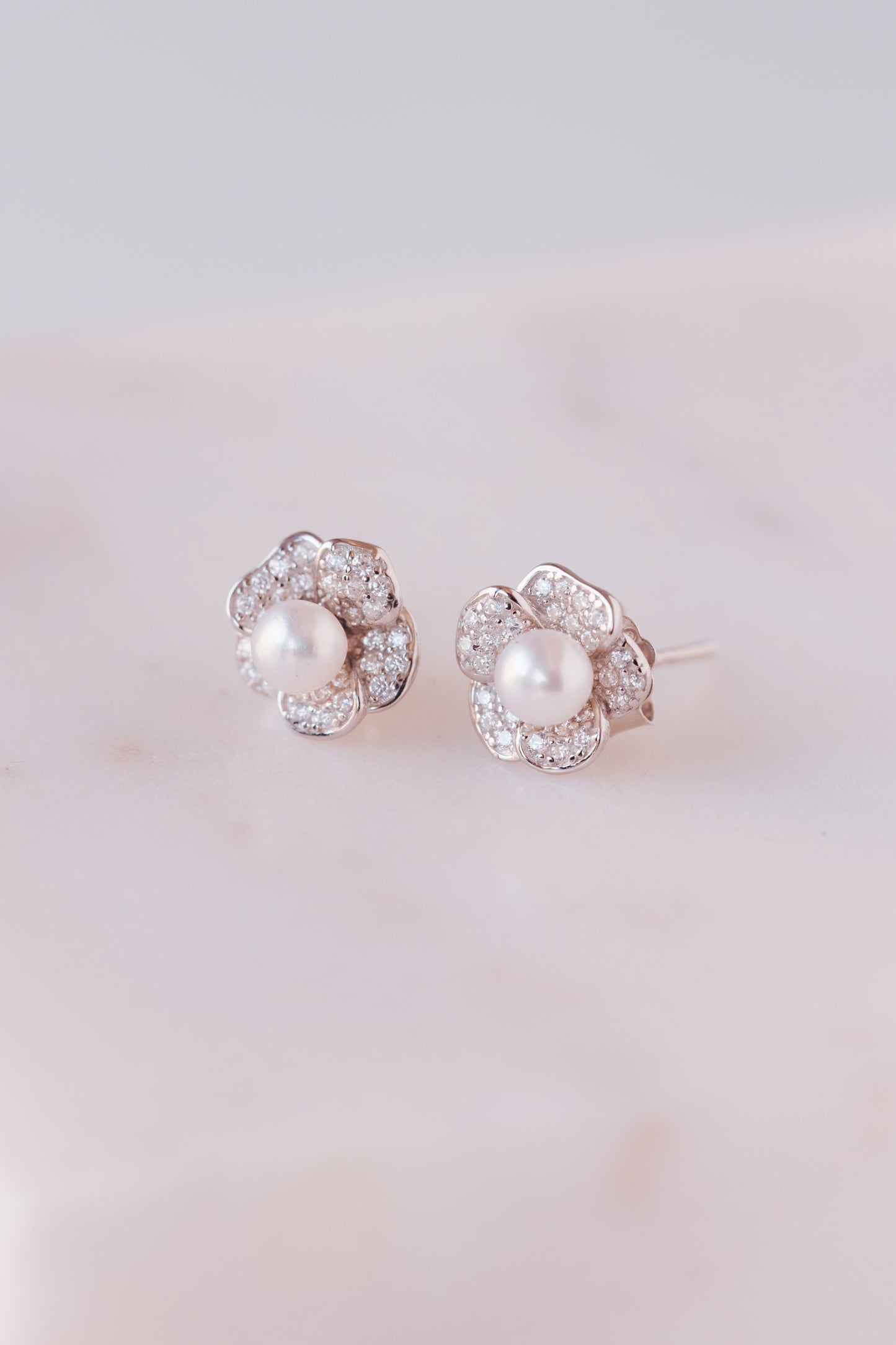 SMALL FLOWER CZ PEARL SILVER EARRING