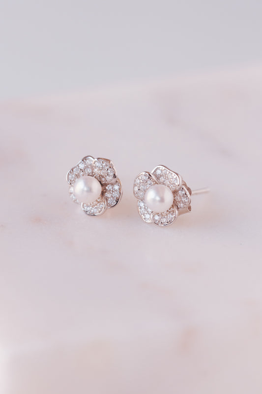 SMALL FLOWER CZ PEARL SILVER EARRING