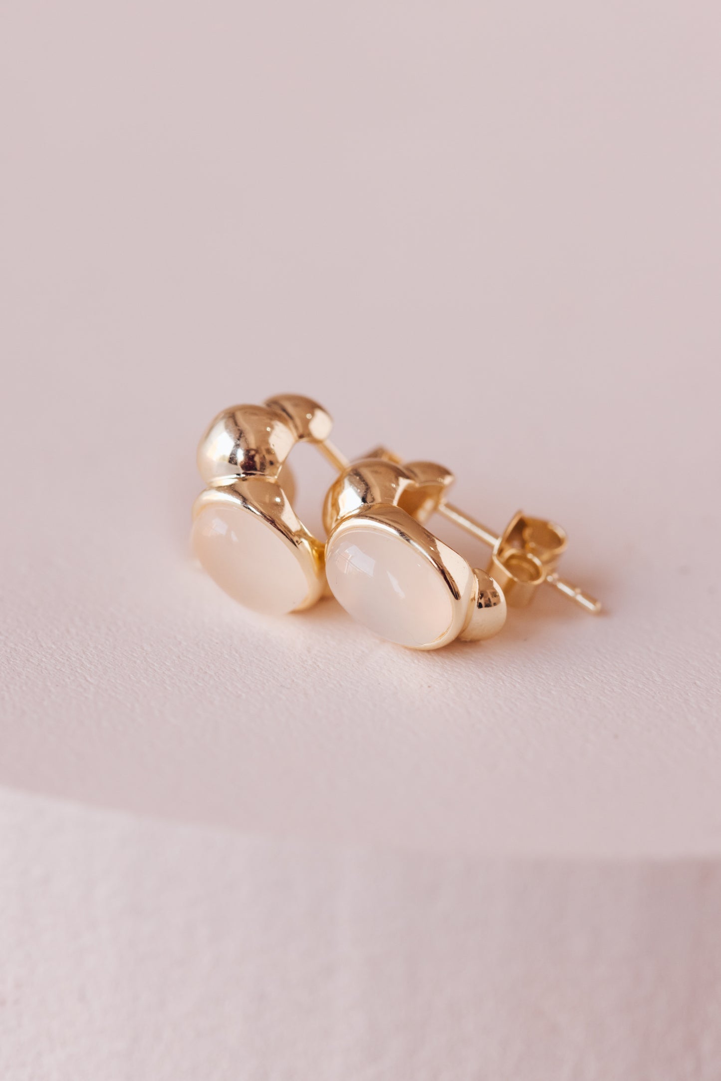 CAMI WHITE EARRINGS