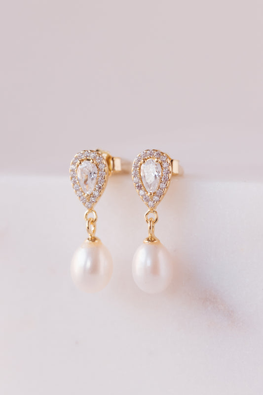LOVE IT! GOLD AND PEARL EARRING