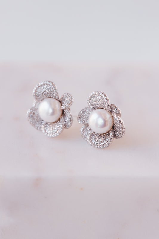 OMG FLOWER PEARL EARRING SILVER!