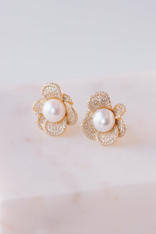 OMG FLOWER PEARLD GOLD EARRING